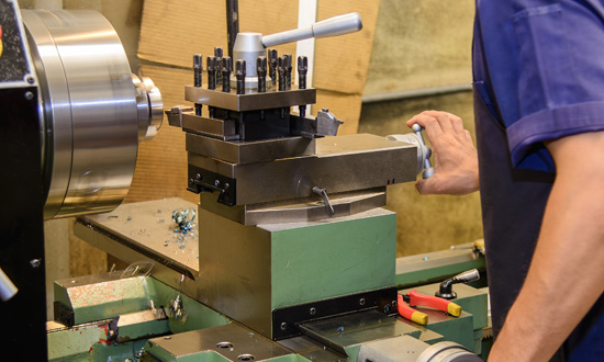 Preparing and Using Lathes for Turning 